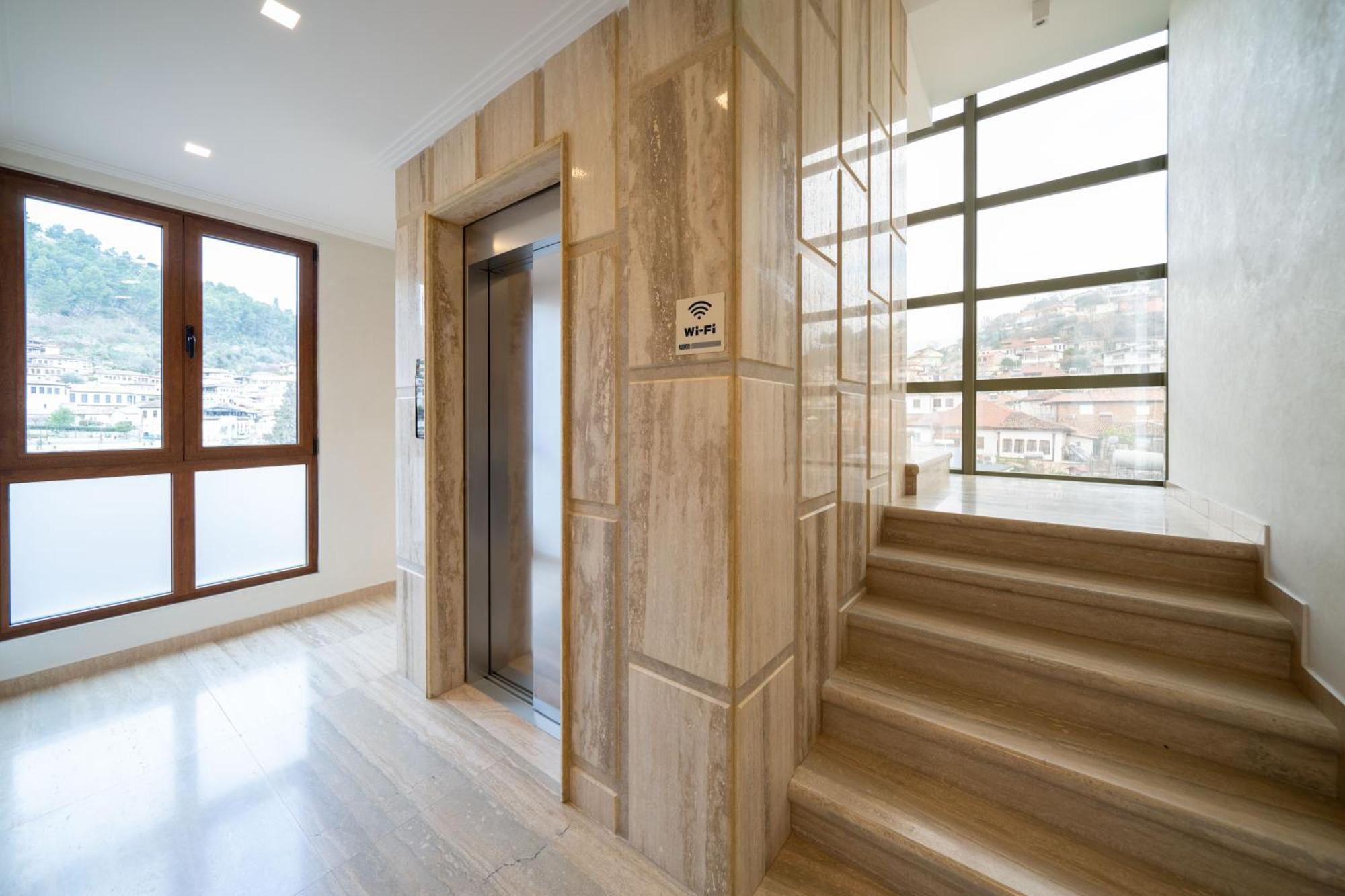 Merko Hotel Berat Exterior foto